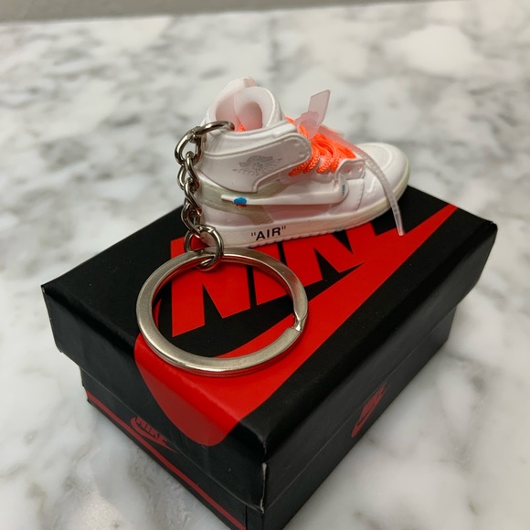 Off-White Air Jordan1 3D keychain 
(Orange Laces) - Picture 2 of 5